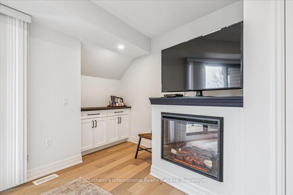 10 Southwind Terrace - Townhouse photo 27 of 43 in Oakville, Ontario