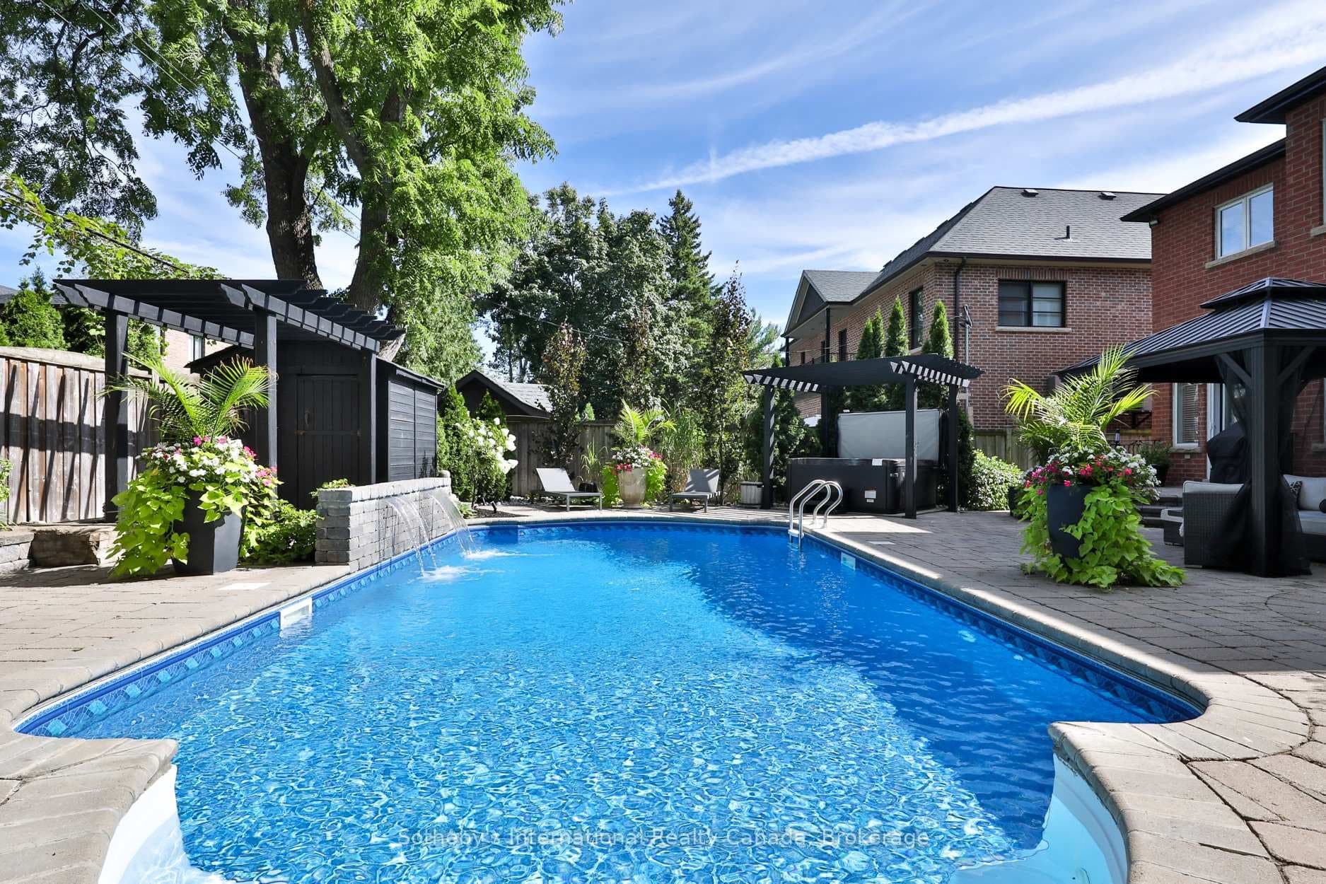 1437 Islington Avenue - Detached photo 3 of 40 in Etobicoke (Islington / Rexdale), Ontario