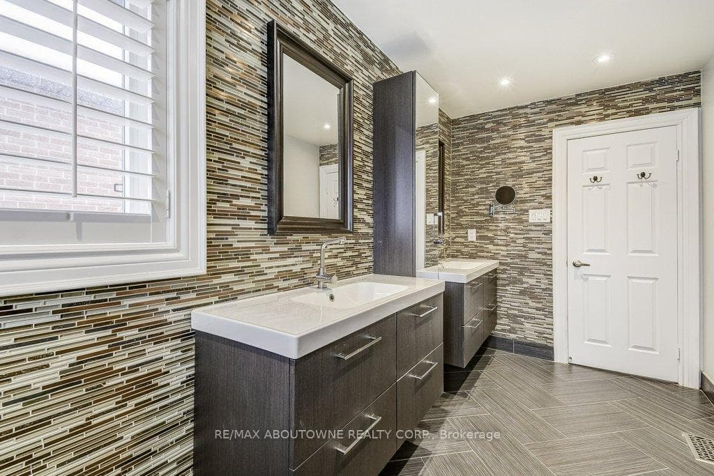 2080 Mckerlie Crescent - Detached photo 24 of 50 in Burlington, Ontario