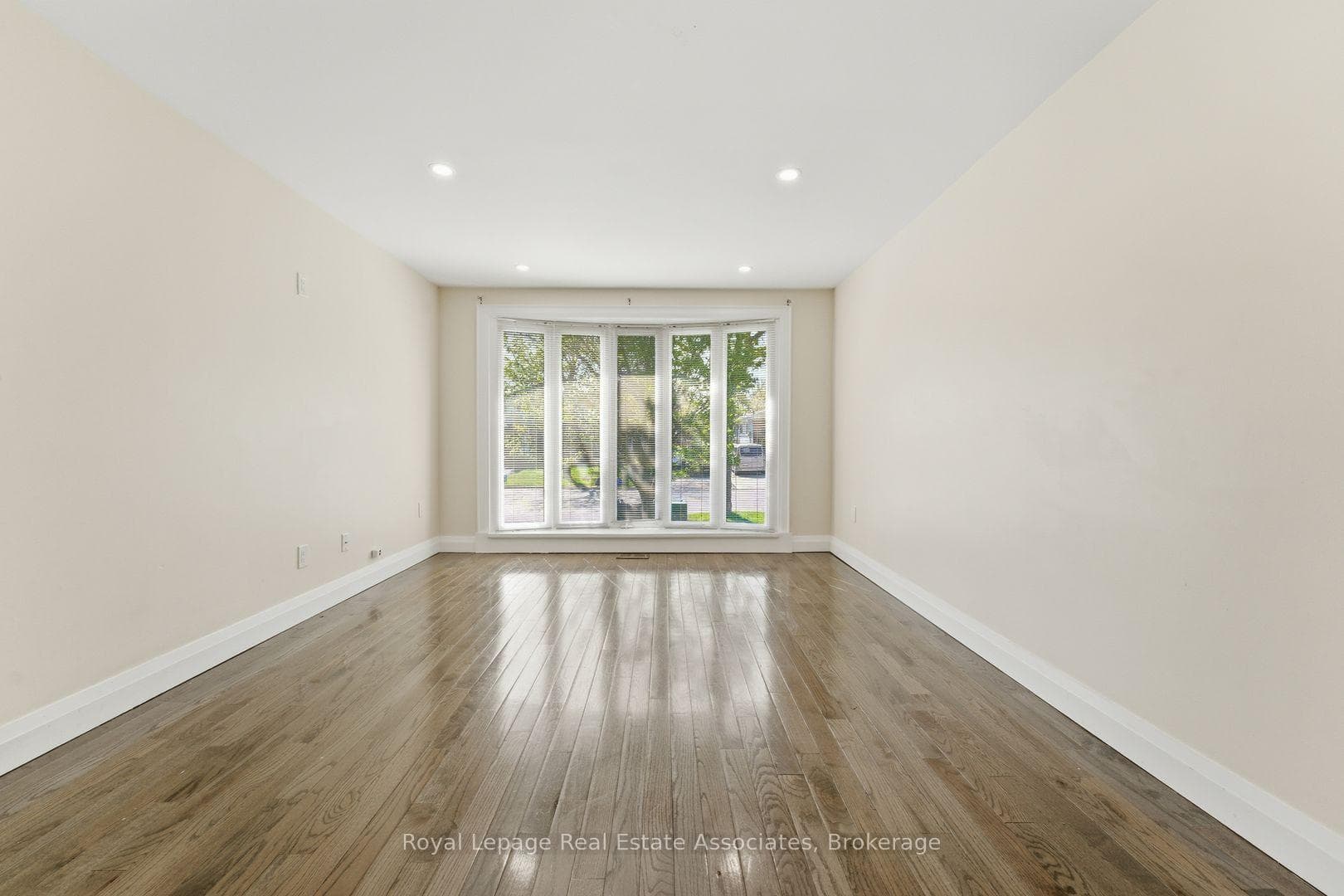 2362 Greenbank Trail - Semi-Detached photo 3 of 50 in Burlington, Ontario
