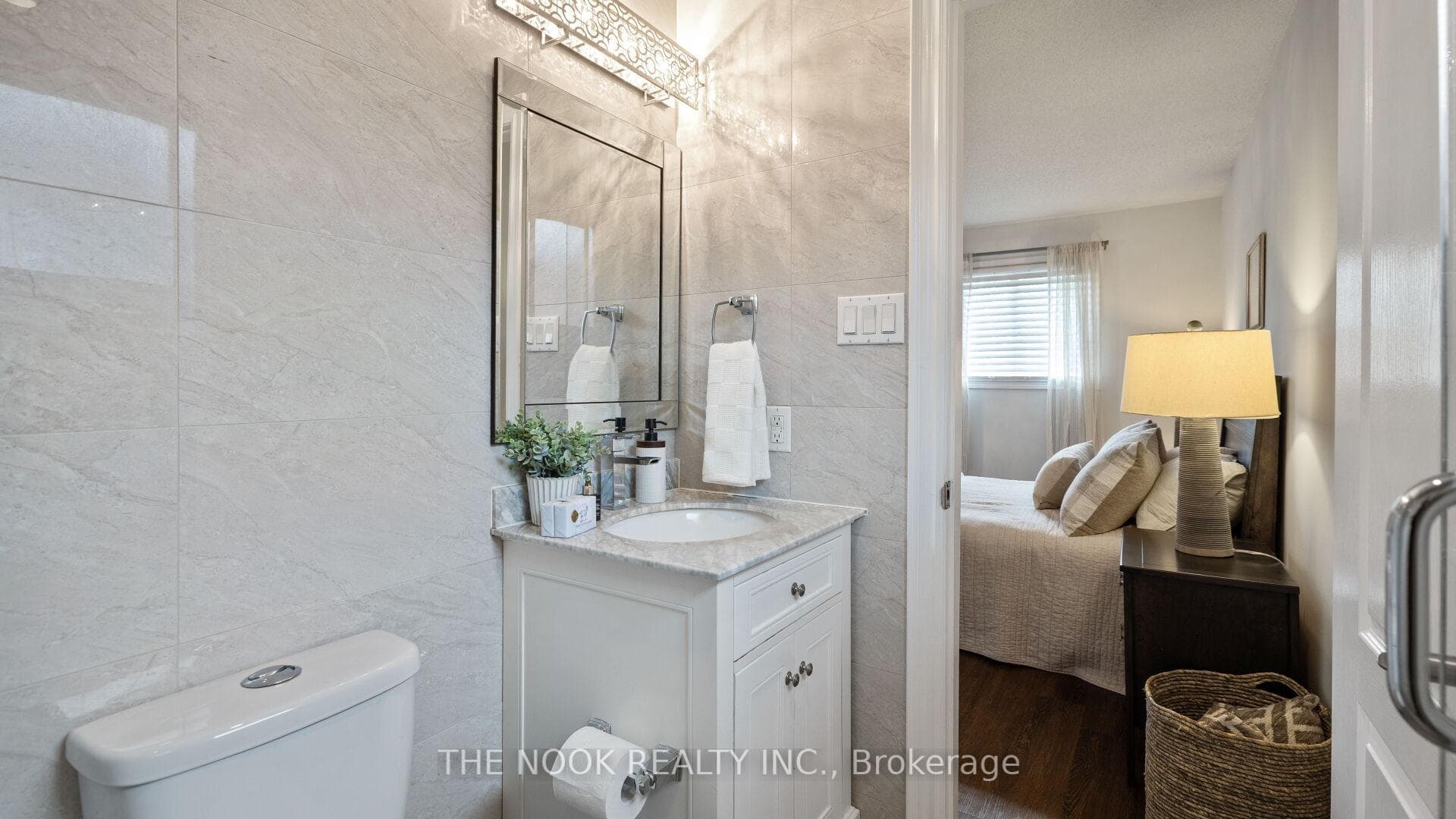 938 Wetherby Lane - Detached photo 21 of 48 in Mississauga, Ontario