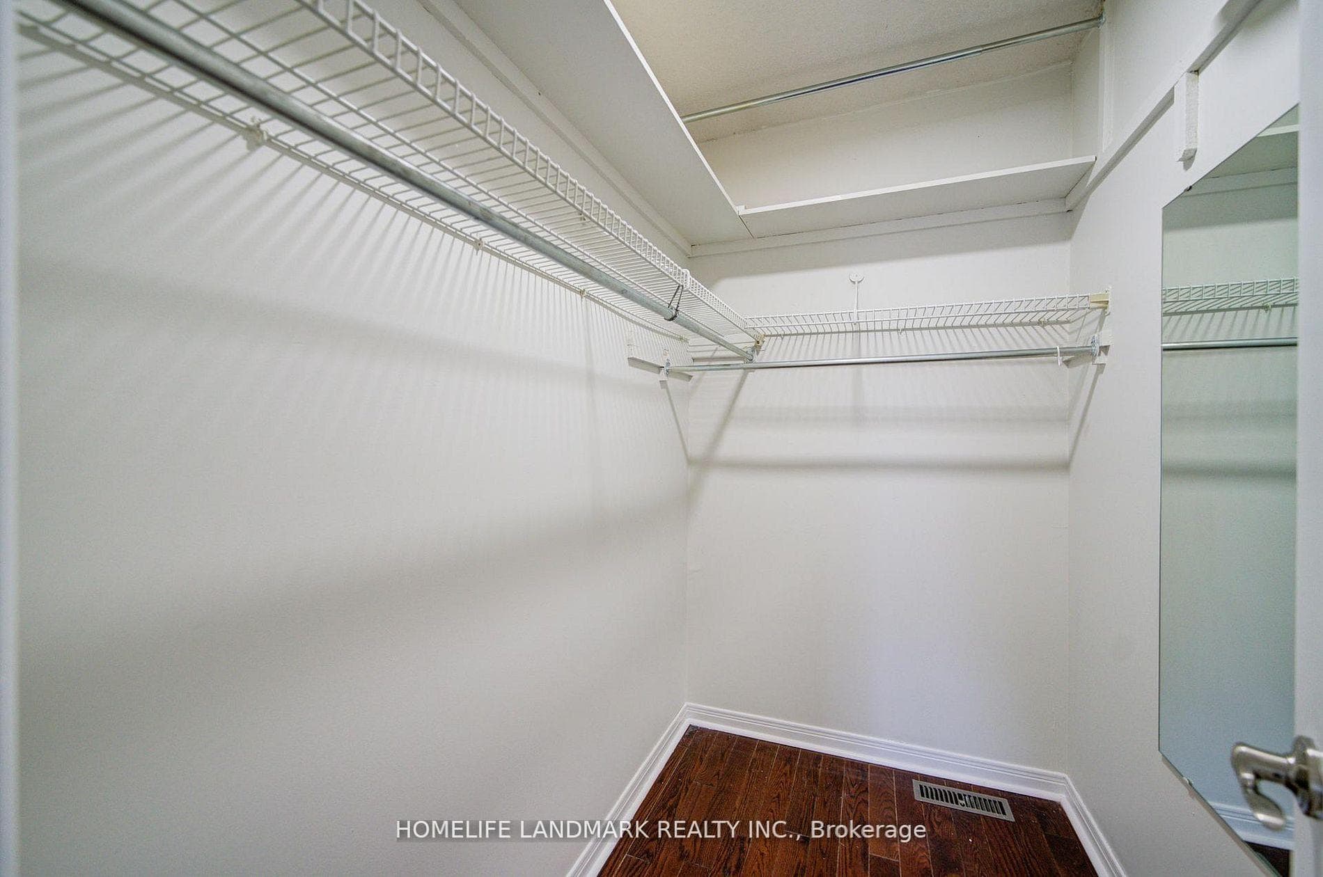 1111 Deer Run - Detached photo 17 of 29 in Mississauga, Ontario