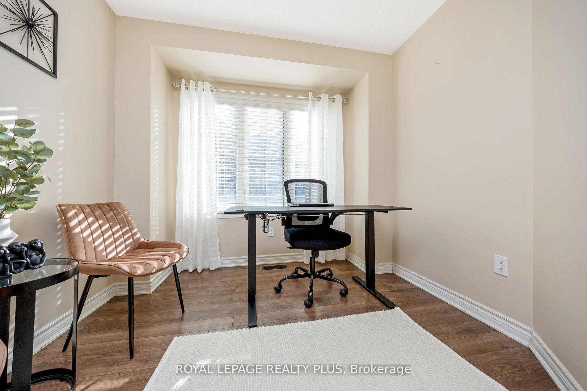 1542 Gainer Crescent - Townhouse photo 5 of 40 in Milton, Ontario