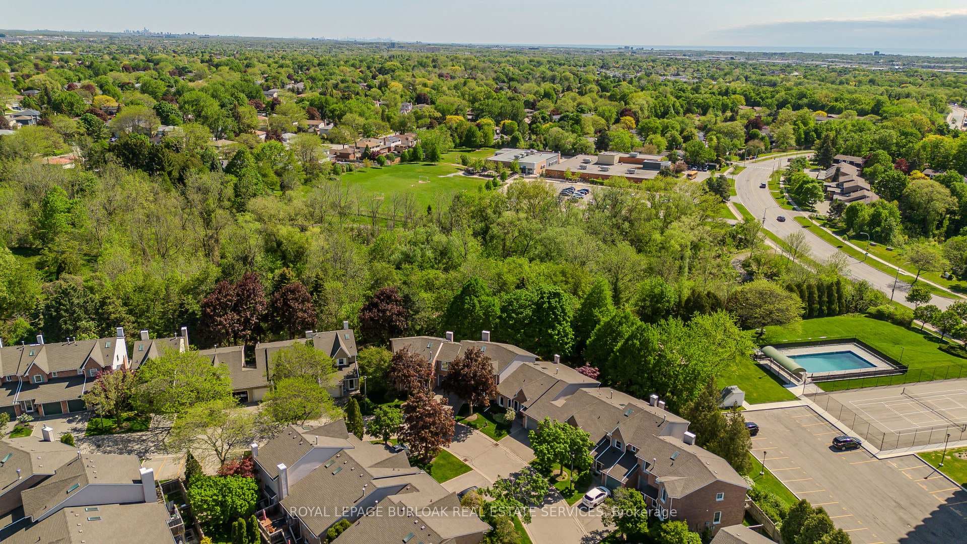 2155 Duncaster Drive Unit 10 - Condo photo 2 of 34 in Burlington, Ontario