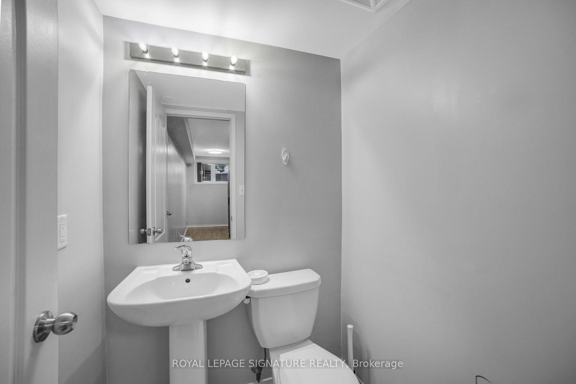 2492 Post Road Unit 19 - Condo photo 18 of 24 in Oakville, Ontario