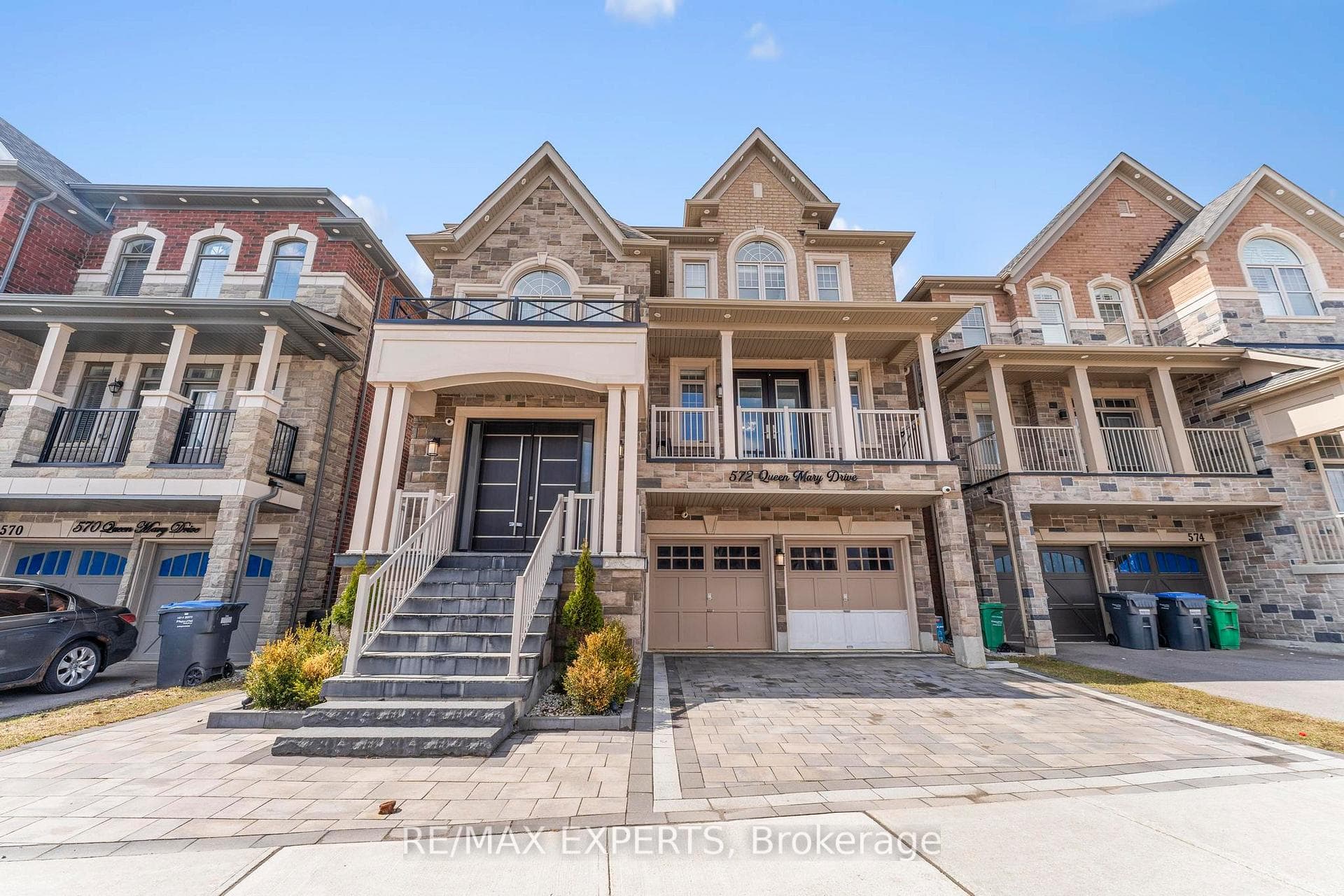 572 Queen Mary Drive - home for sale in Brampton, Ontario