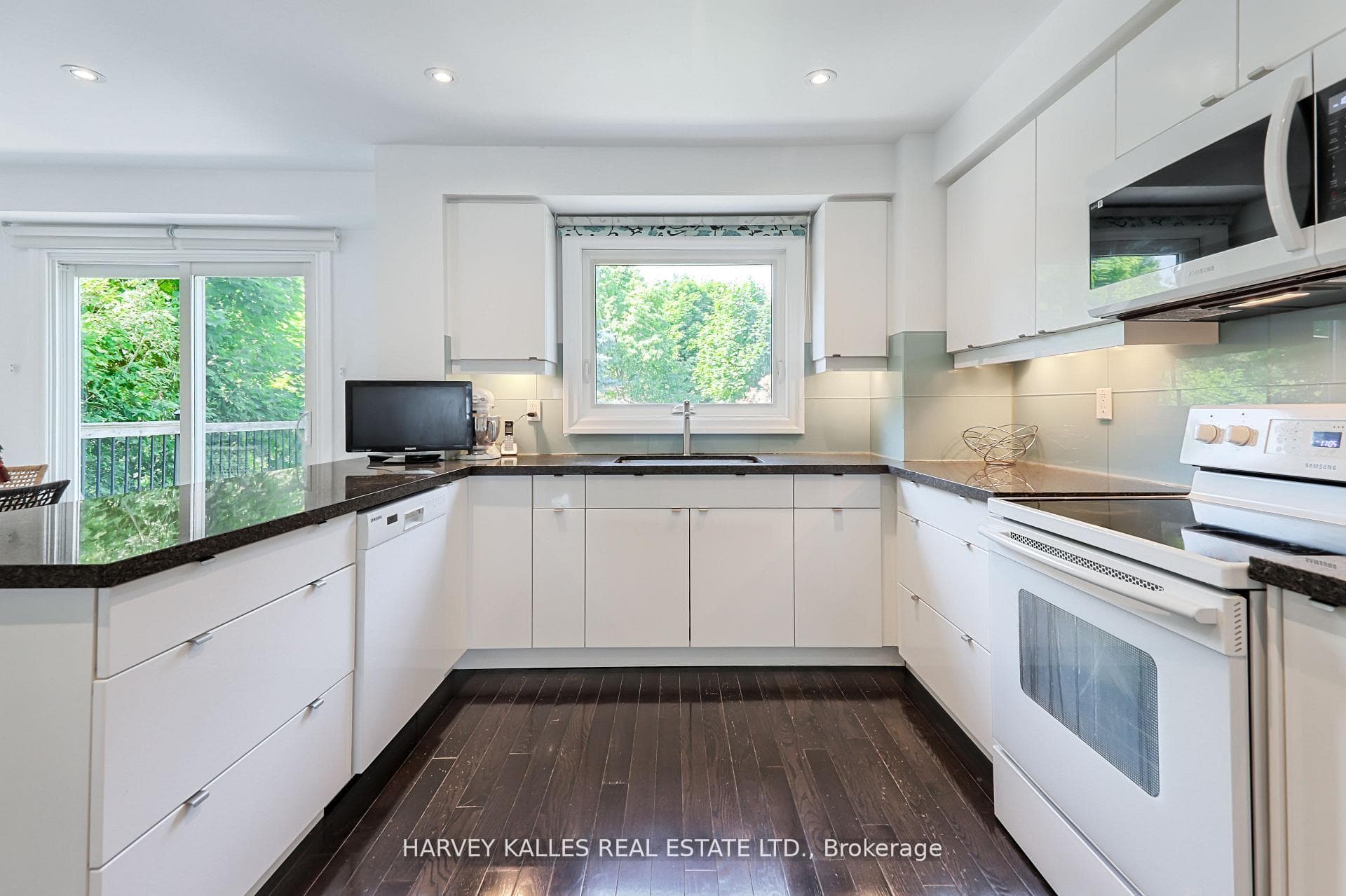 1050 Lindsay Drive - Townhouse photo 12 of 40 in Oakville, Ontario