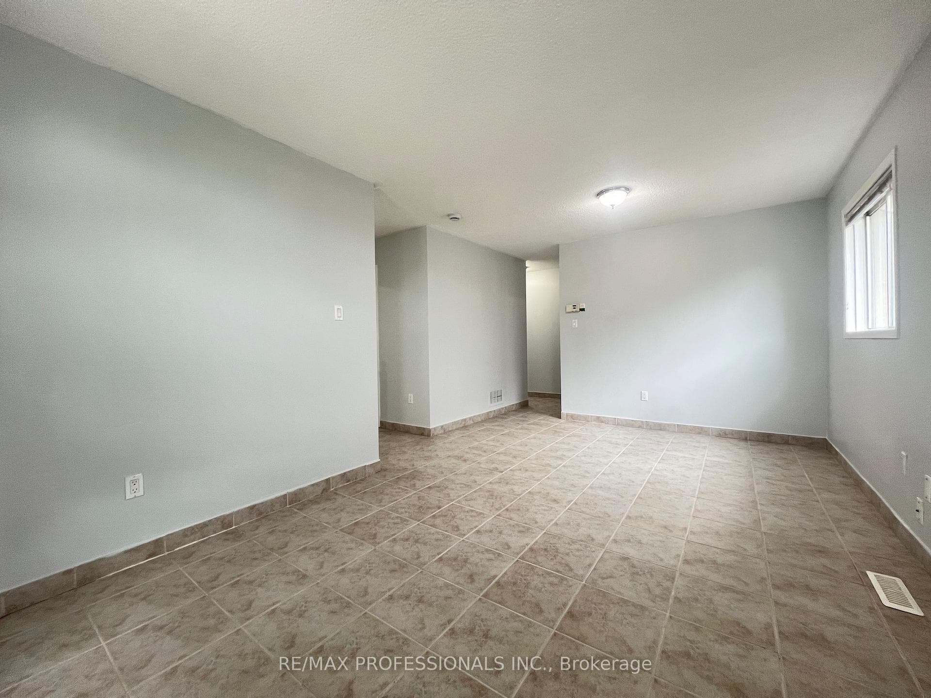 110 Springview Drive - Detached photo 12 of 40 in Brampton, Ontario