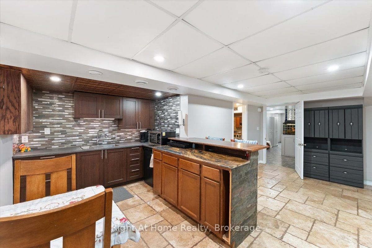 437 Shoreacres Road - Detached photo 37 of 50 in Burlington, Ontario