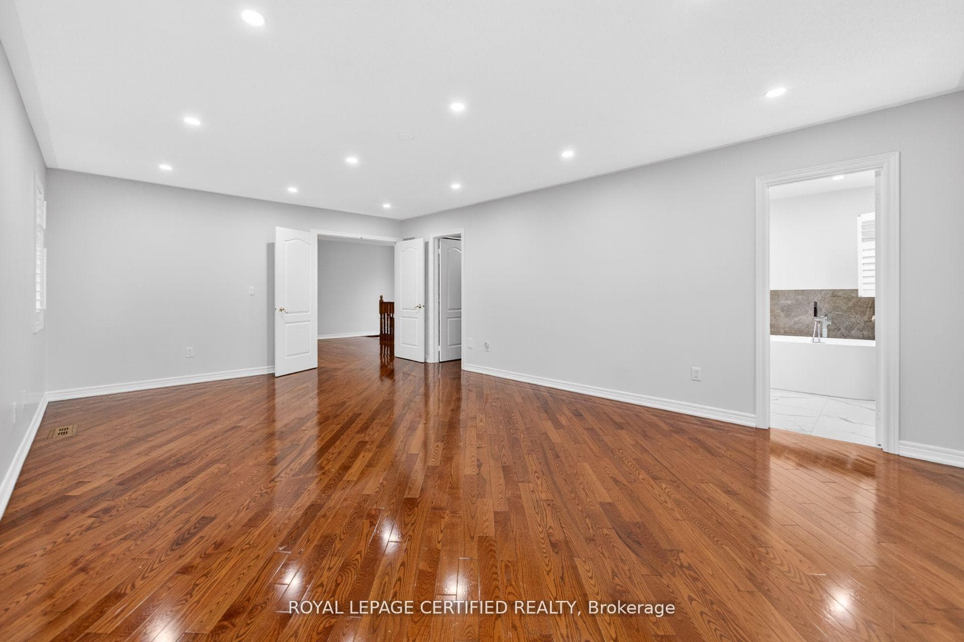 643 Garden Walk - Detached photo 24 of 50 in Mississauga, Ontario