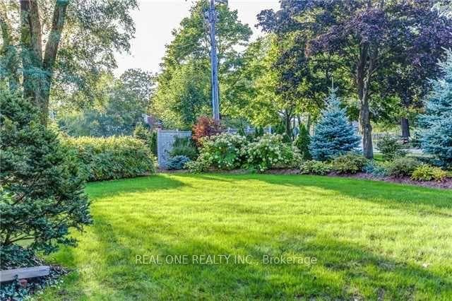 1268 Lorne Park Road - Detached photo 3 of 20 in Mississauga, Ontario