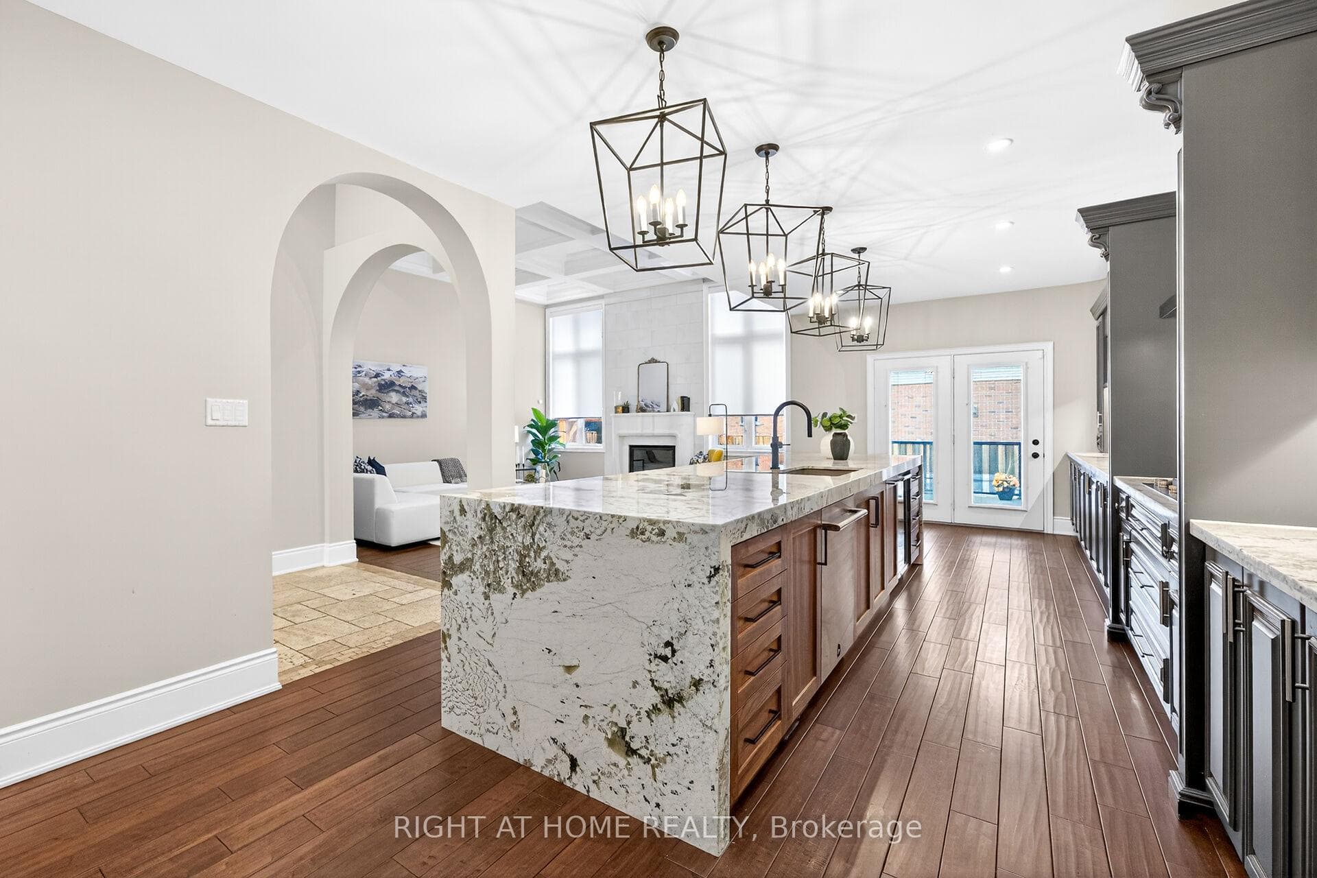 775 King Road - Detached photo 12 of 50 in Burlington, Ontario