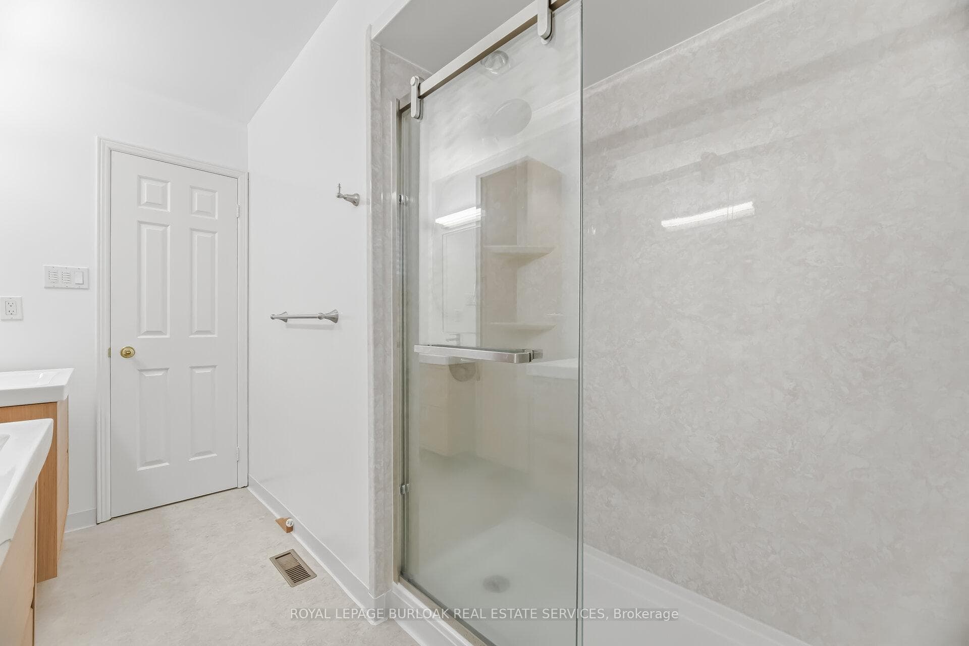 1004 Roxborough Drive - Detached photo 33 of 50 in Oakville, Ontario