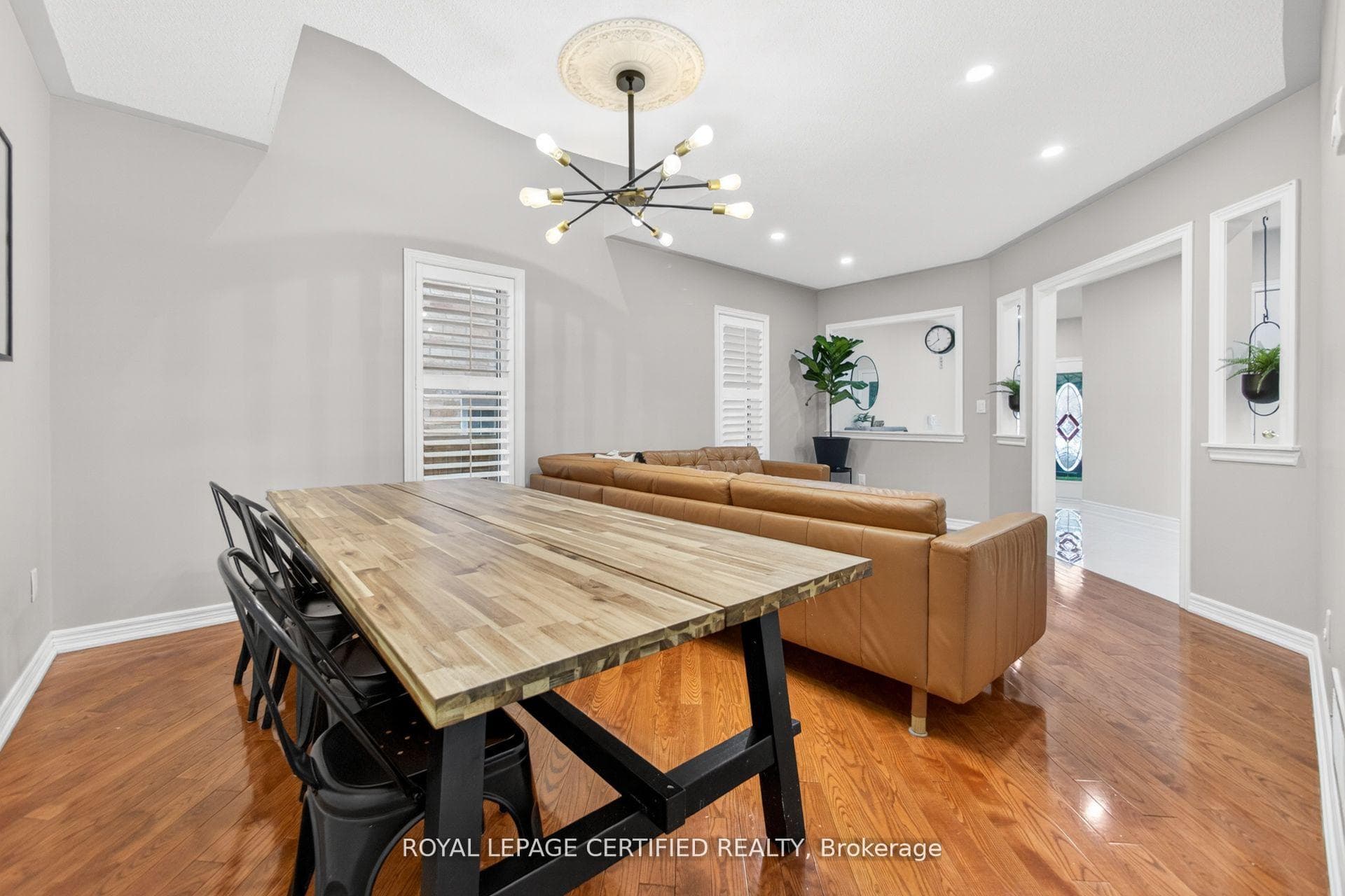 643 Garden Walk - Detached photo 9 of 50 in Mississauga, Ontario