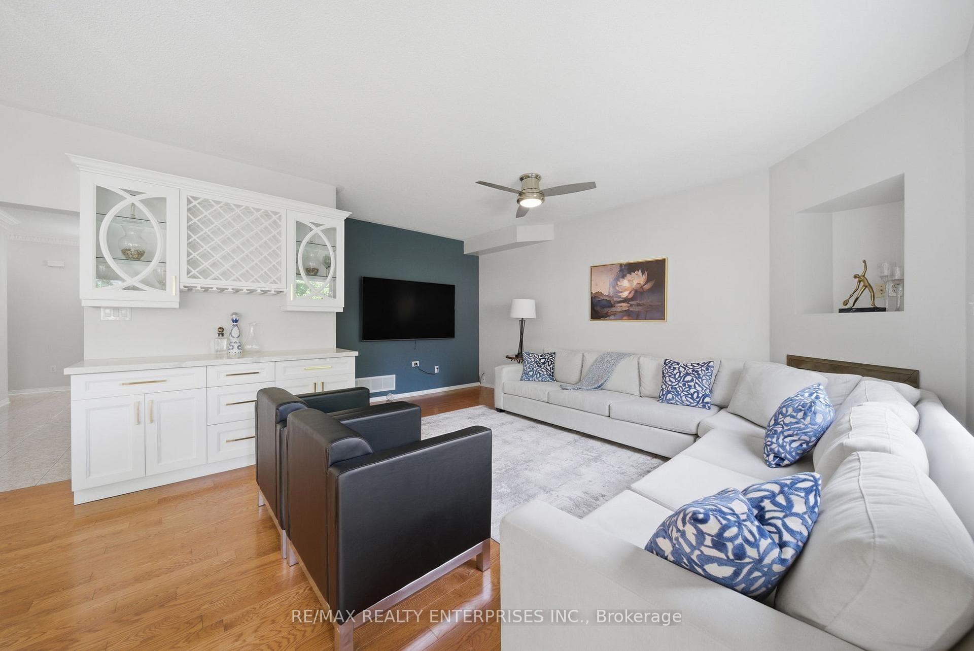 5811 Cornell Crescent - Detached photo 4 of 49 in Mississauga, Ontario