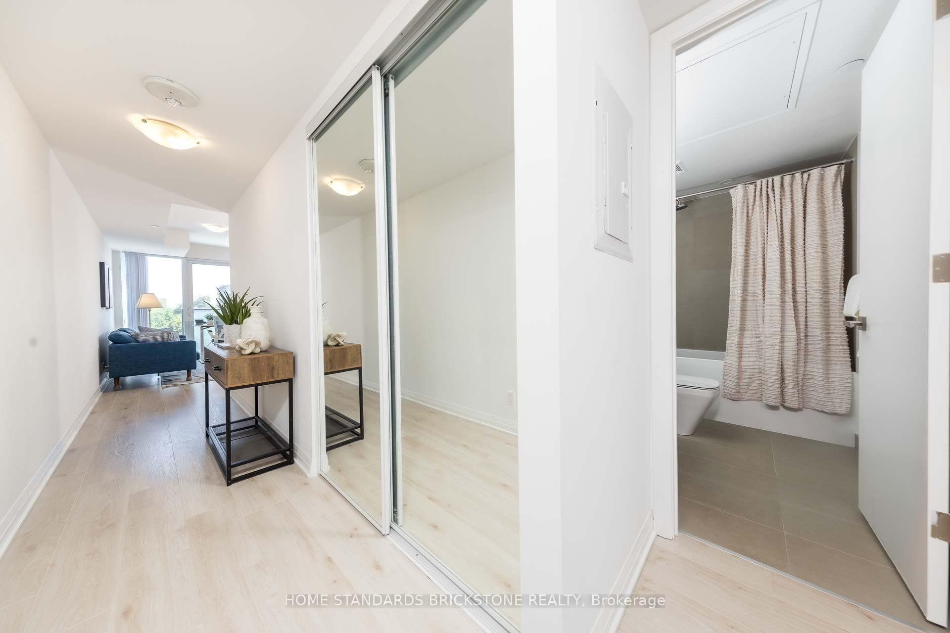 99 Foxbar Road Unit 711 - Condo photo 9 of 36 in Annex / Yorkville / Summerhill, Ontario
