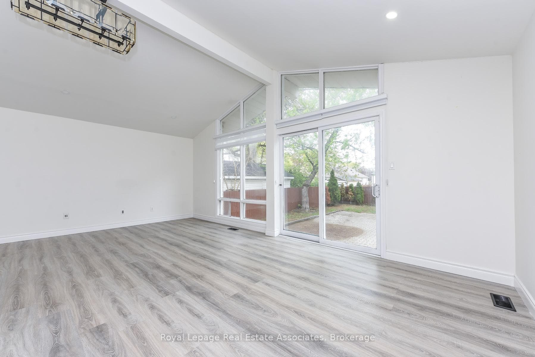 665 Kipling Avenue - Commercial photo 12 of 43 in Etobicoke (Islington / Rexdale), Ontario