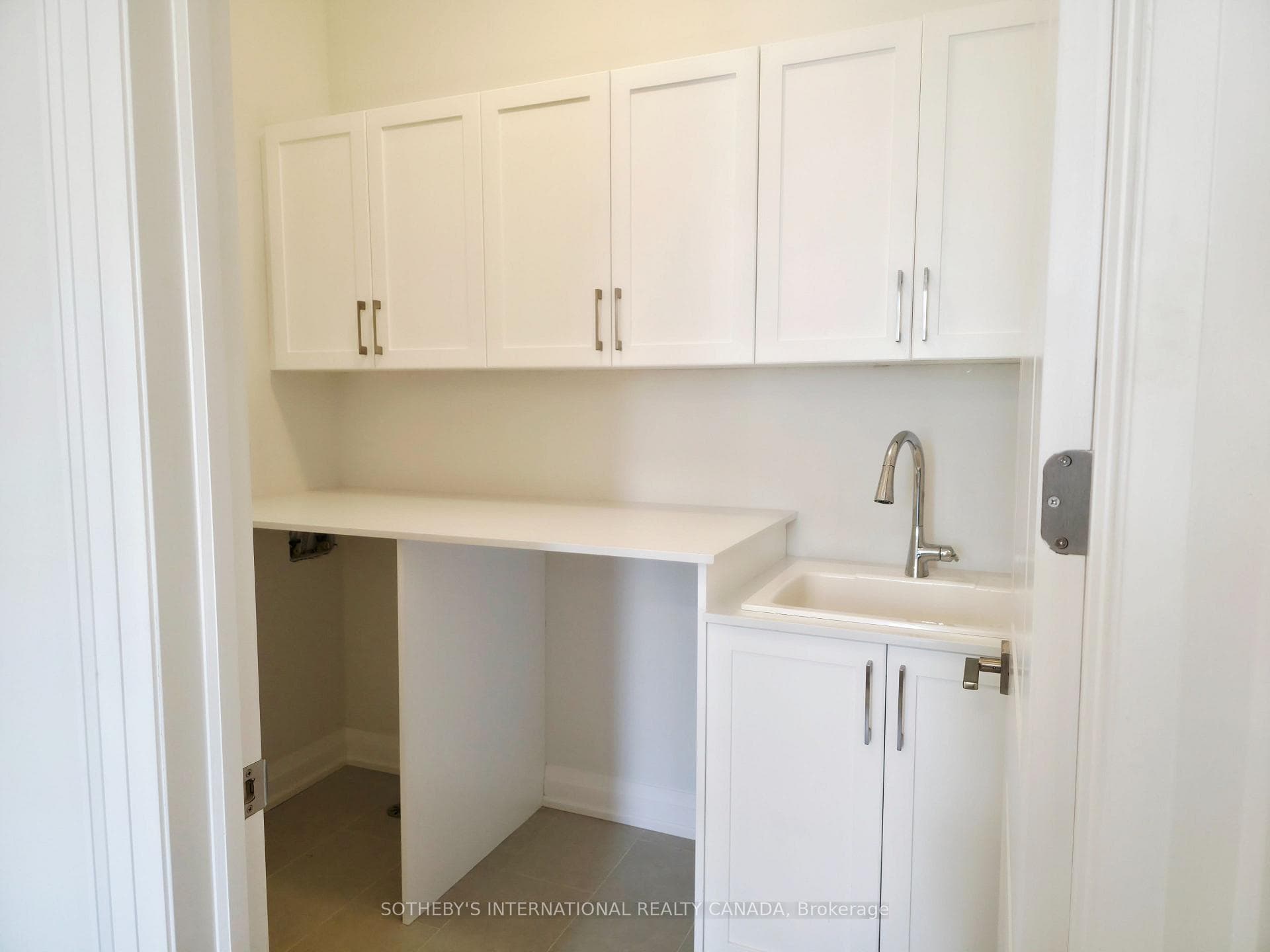 516 Markay Common - Detached photo 6 of 24 in Burlington, Ontario