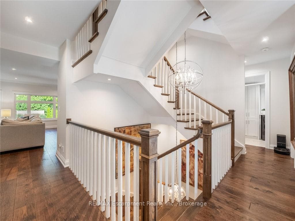 3087 Lakeshore Road - Detached photo 5 of 50 in Burlington, Ontario