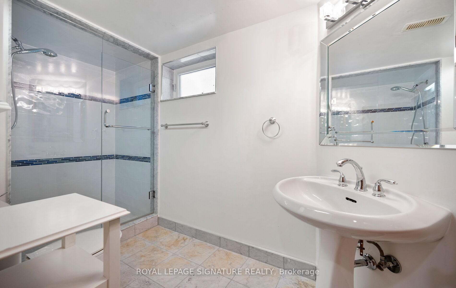 1570 Park Royale Boulevard - Detached photo 27 of 38 in Mississauga, Ontario