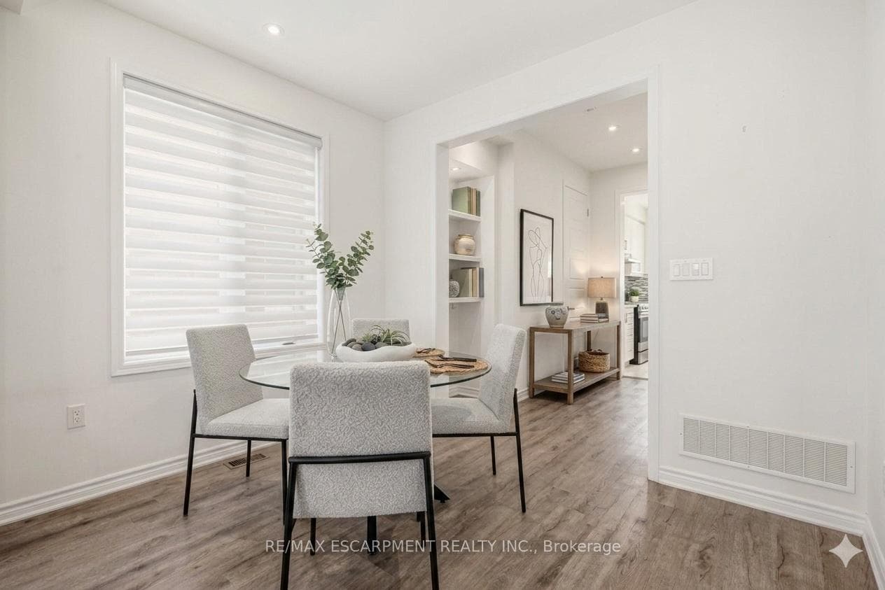 1364 Sycamore Garden - Townhouse photo 11 of 43 in Milton, Ontario