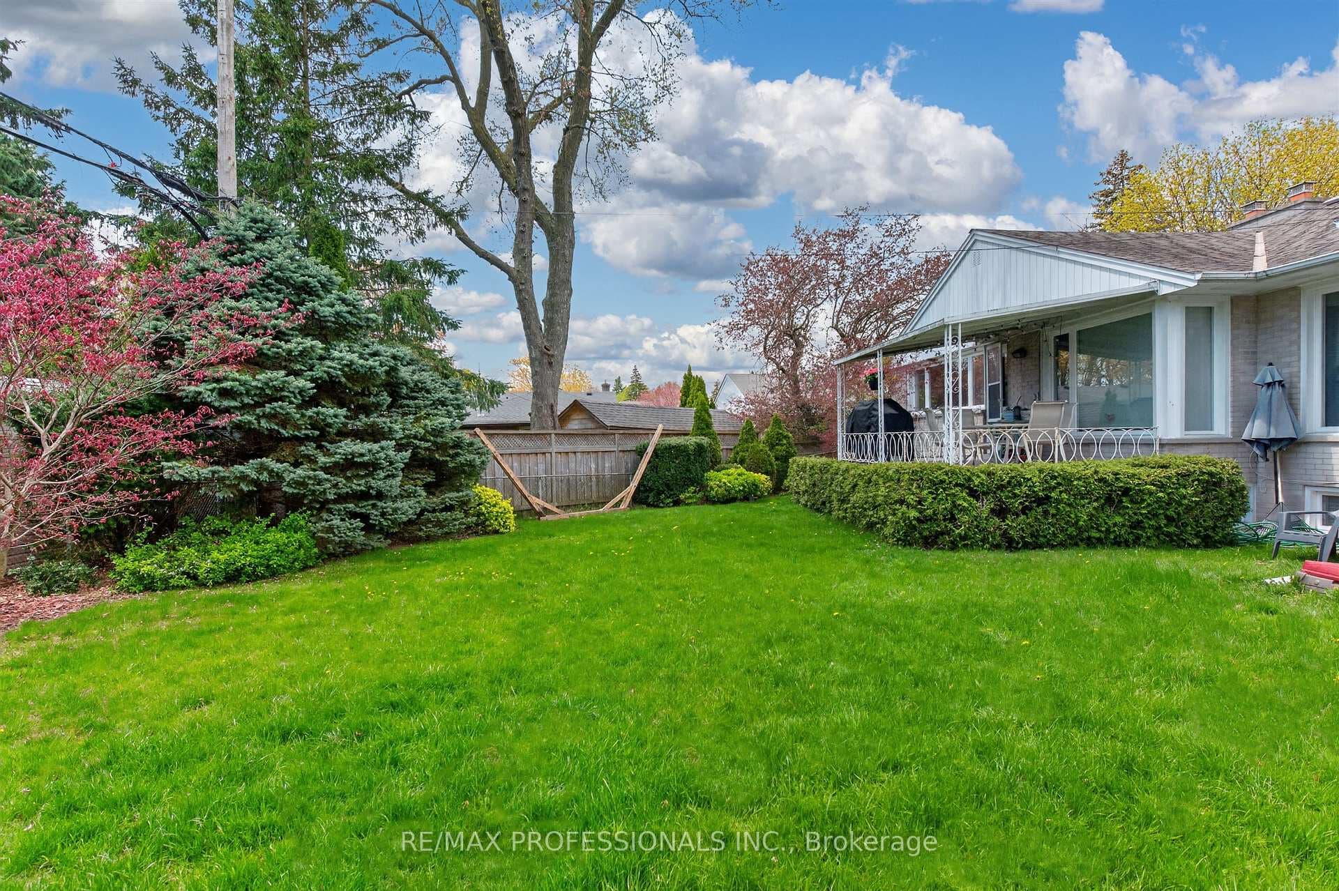 23 Ravensbourne Crescent - Detached photo 42 of 44 in Etobicoke (Islington / Rexdale), Ontario