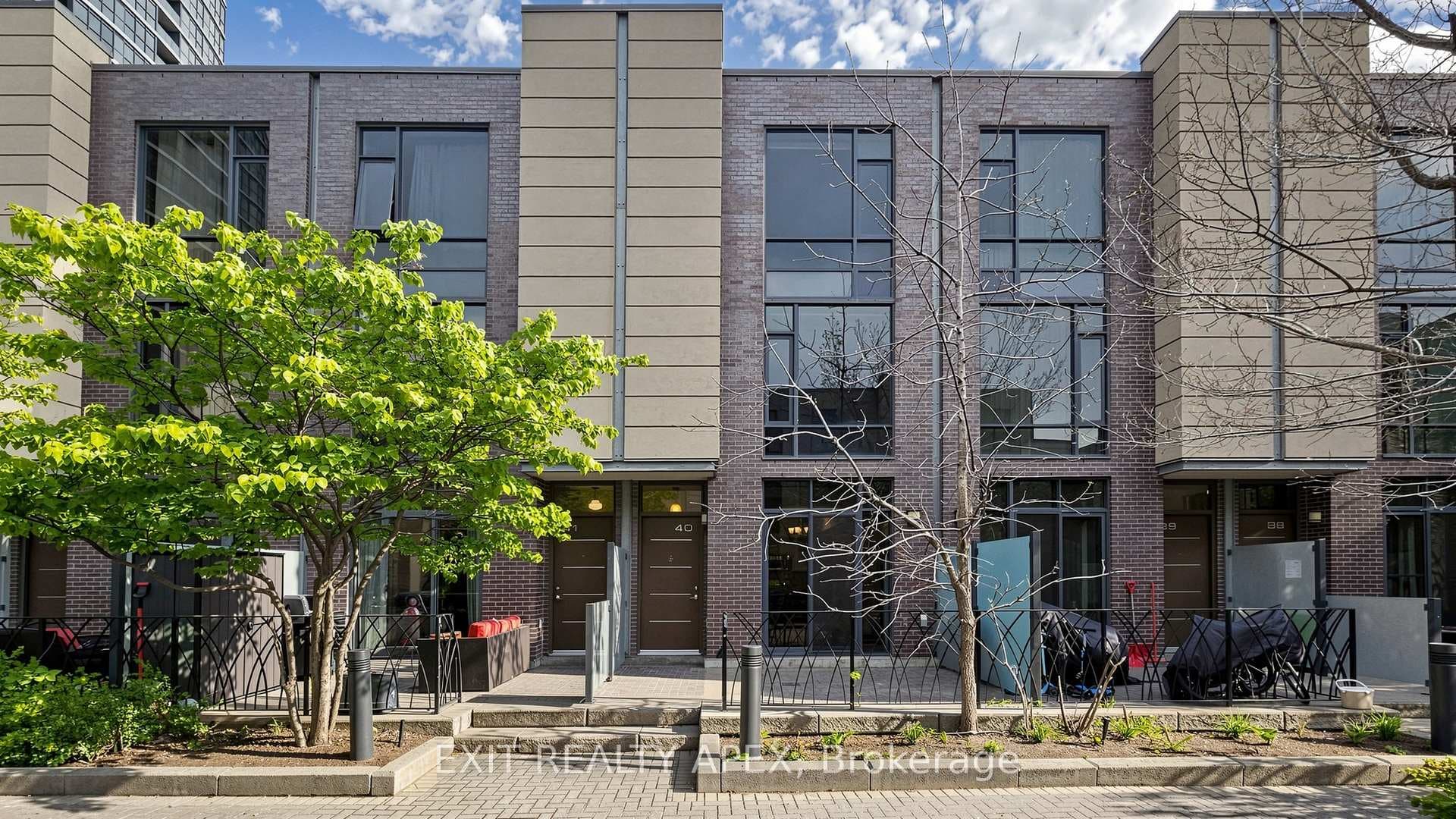 23 Valhalla Inn Road Unit 40 - Condo photo 1 of 50 in Etobicoke (Islington / Rexdale), Ontario