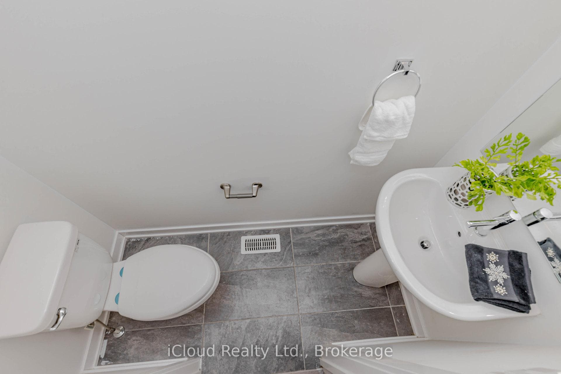3189 BASTEDO Common Unit 69 - Townhouse photo 26 of 50 in Burlington, Ontario