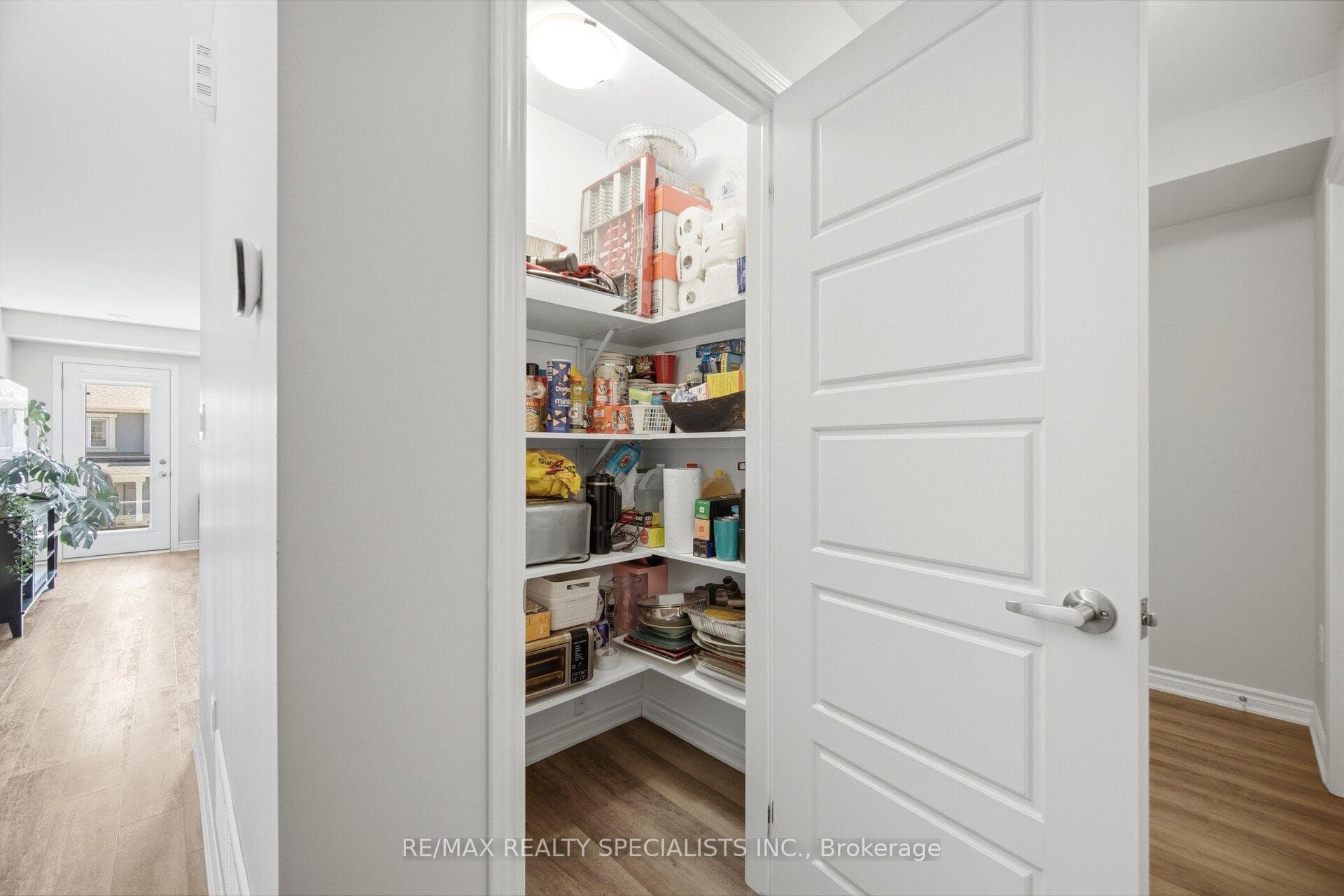 510 Bellflower Court - Townhouse photo 14 of 41 in Milton, Ontario