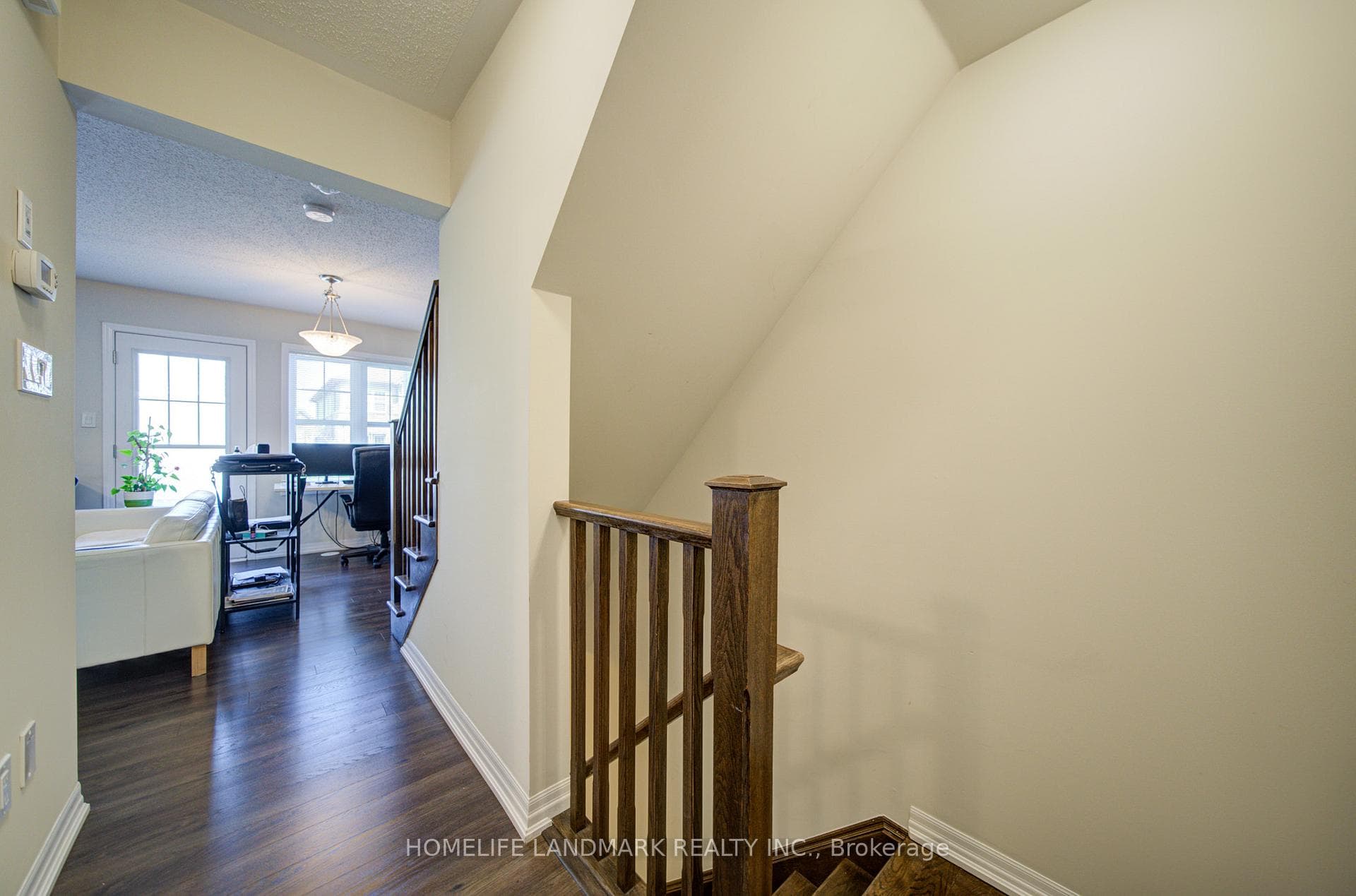 3086 Mistletoe Gardens - Townhouse photo 6 of 38 in Oakville, Ontario