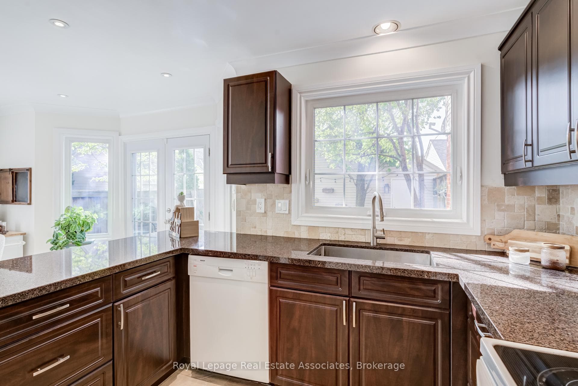 1179 Treetop Terrace - Townhouse photo 17 of 50 in Oakville, Ontario