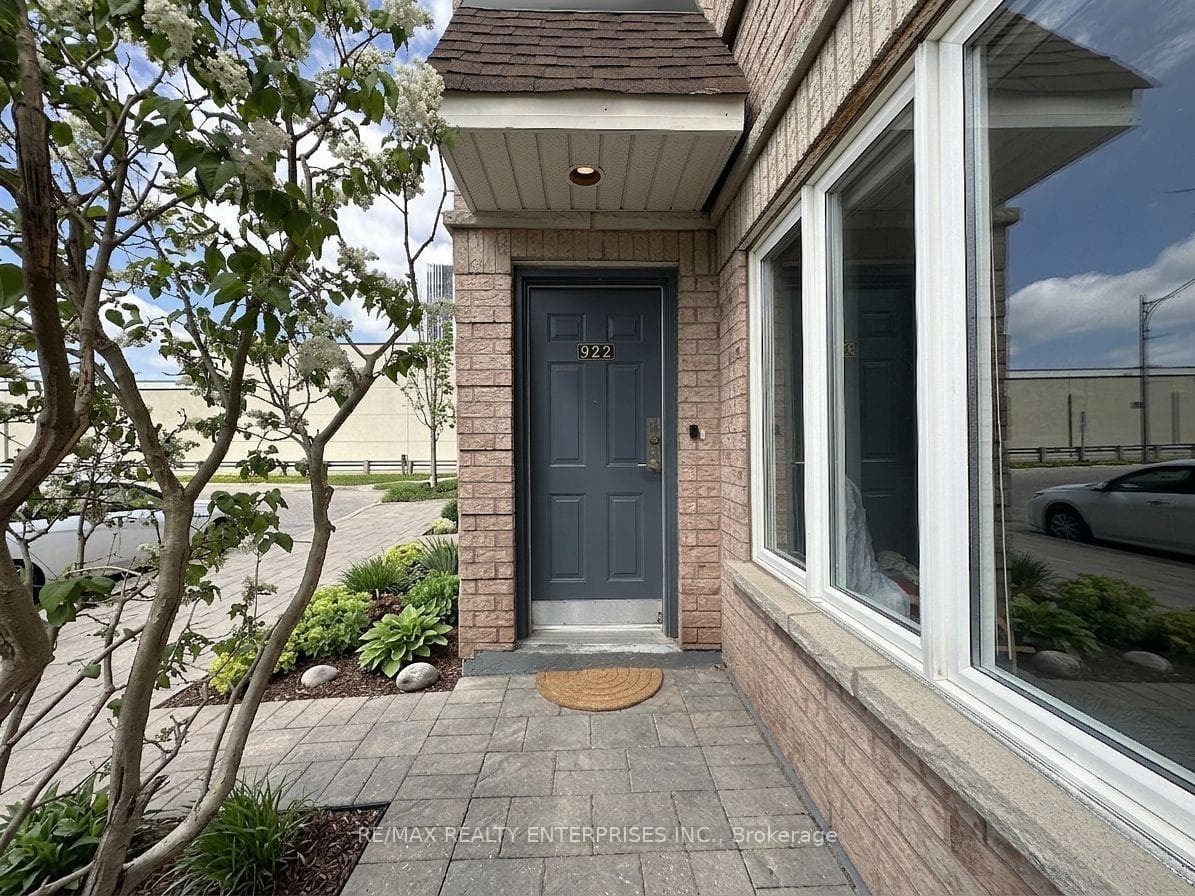52 Aerodrome Crescent Unit 102 - Condo photo 2 of 47 in Flemingdon Park / Don Mills, Ontario