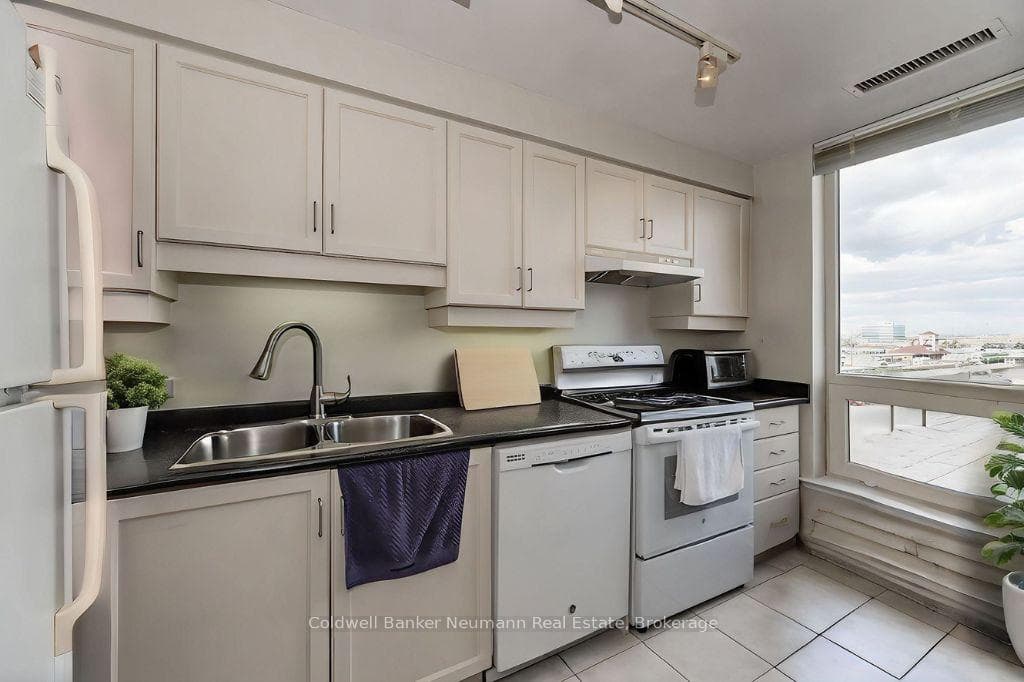 60 Old Mill Road Unit 409 - Condo photo 6 of 28 in Oakville, Ontario
