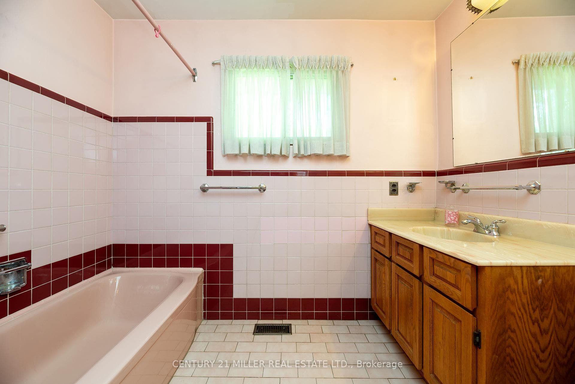 2048 Elmhurst Avenue - Detached photo 19 of 21 in Oakville, Ontario