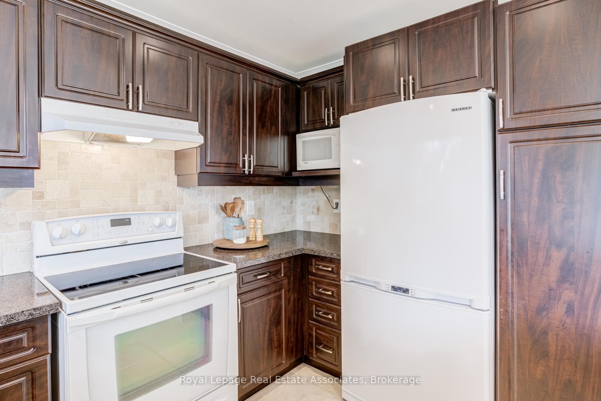 1179 Treetop Terrace - Townhouse photo 15 of 50 in Oakville, Ontario