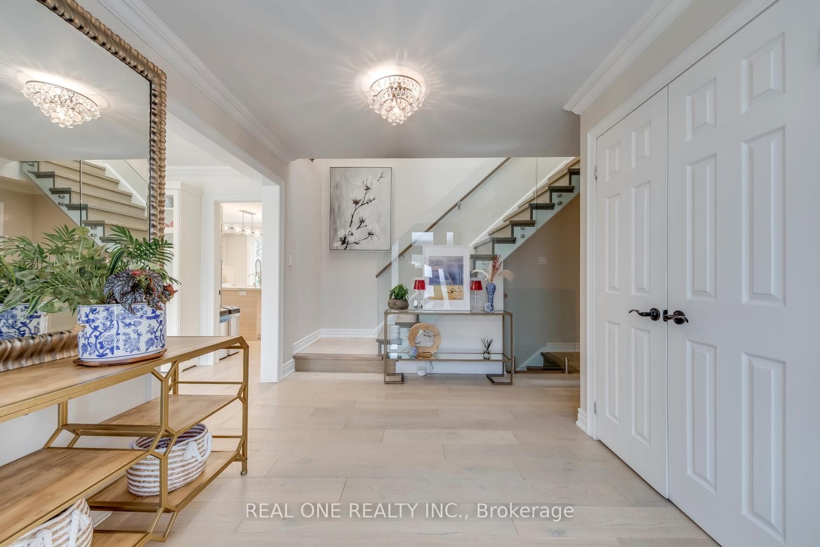 1005 Fair Birch Drive - Detached photo 6 of 48 in Mississauga, Ontario