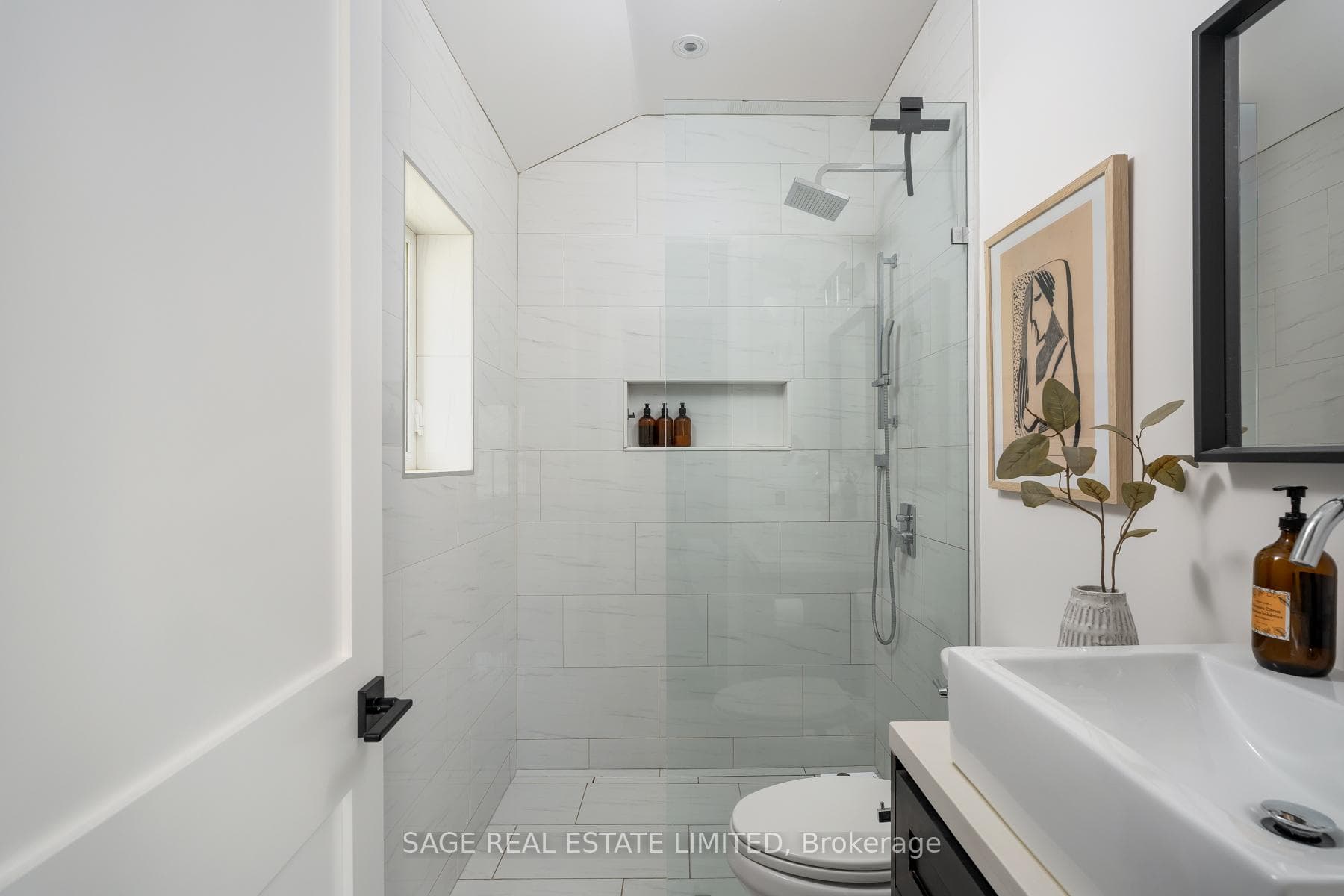 7 Rathgar Avenue - Detached photo 24 of 38 in Etobicoke (Islington / Rexdale), Ontario
