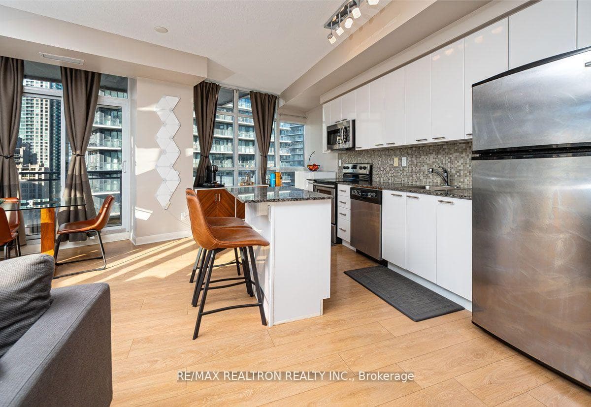 15 Bruyeres Mews Unit 1008 - Condo photo 8 of 33 in Downtown Toronto / Waterfront, Ontario