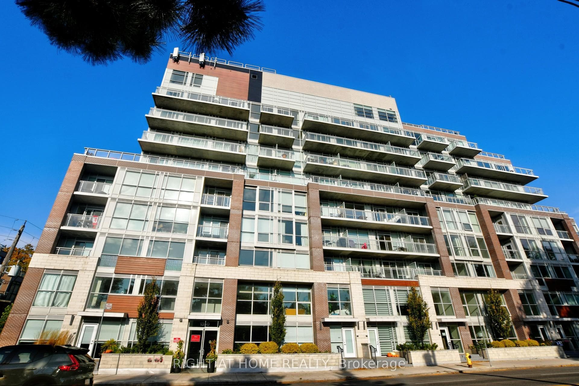 1350 Kingston Road Unit TH03 - Condo photo 2 of 25 in Birch Cliff / Cliffside, Ontario