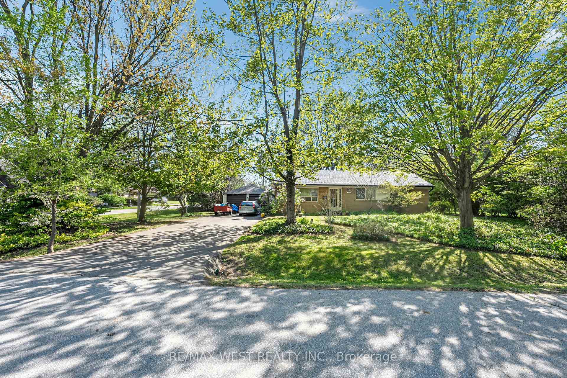 1610 Magenta Court - Detached photo 7 of 14 in Mississauga, Ontario