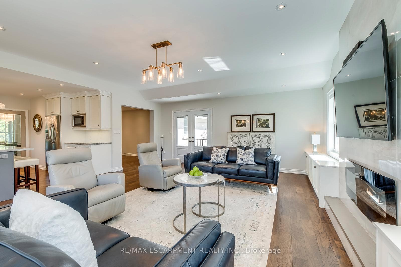 4306 Lakeshore Road - Detached photo 10 of 45 in Burlington, Ontario