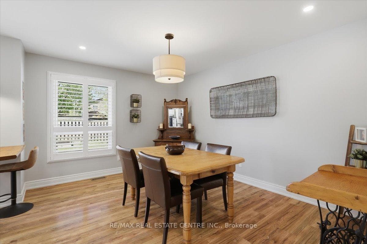 315 Woodlawn Crescent - Detached photo 4 of 47 in Milton, Ontario