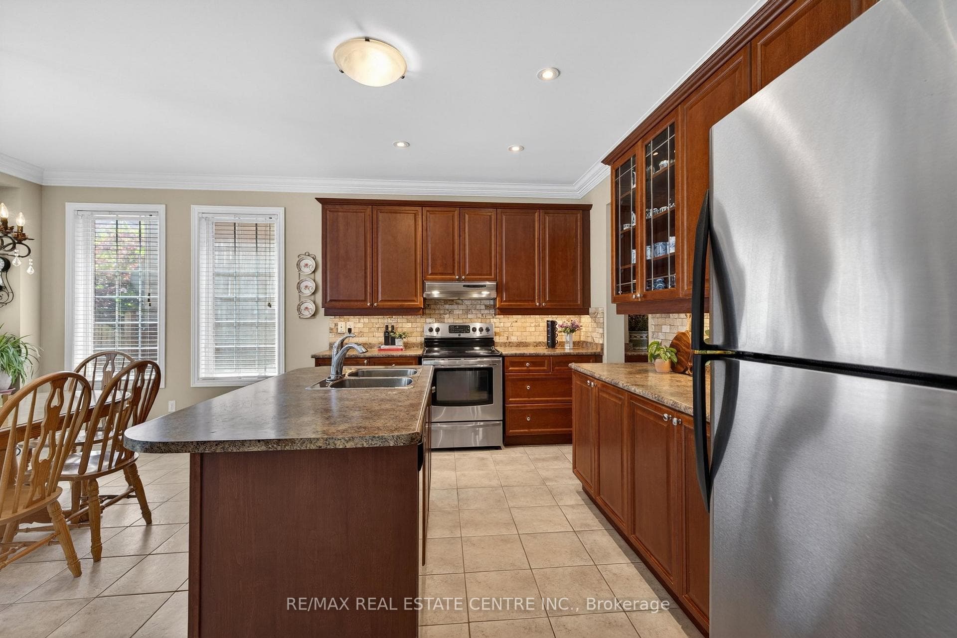 1022 Laidlaw Drive - Detached photo 15 of 50 in Milton, Ontario