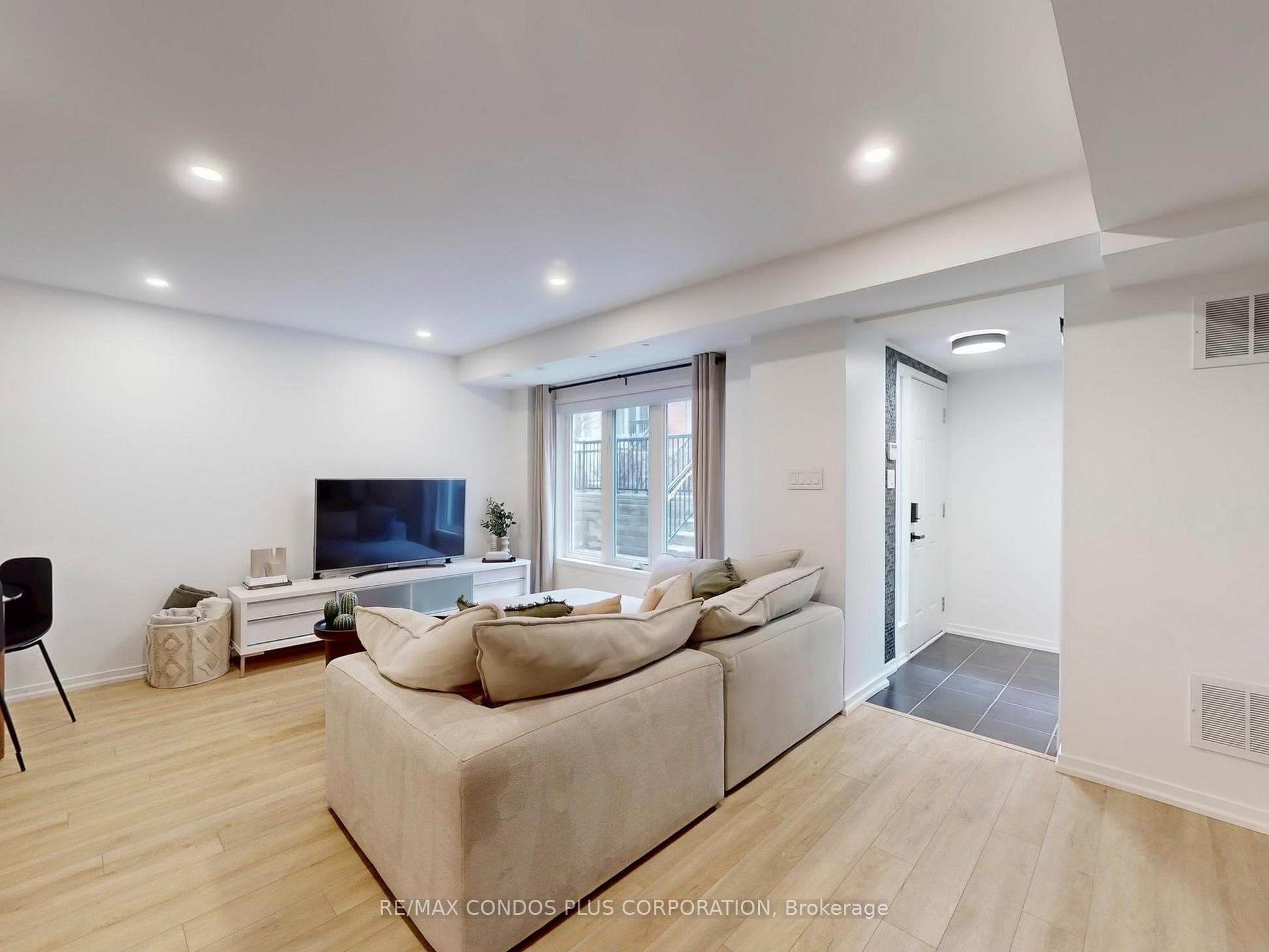 29 Florence Wyle Lane Unit 38 - Condo photo 11 of 43 in Riverdale / Leslieville, Ontario