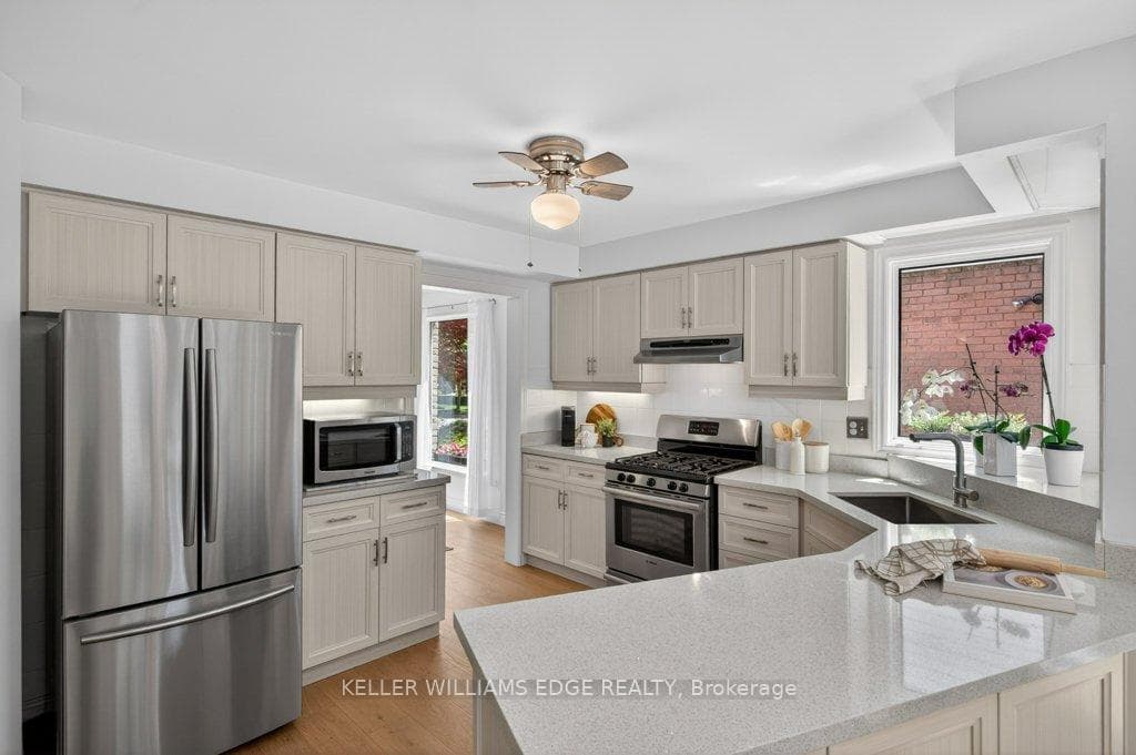 2084 William O'Connell Boulevard - Detached photo 8 of 45 in Burlington, Ontario