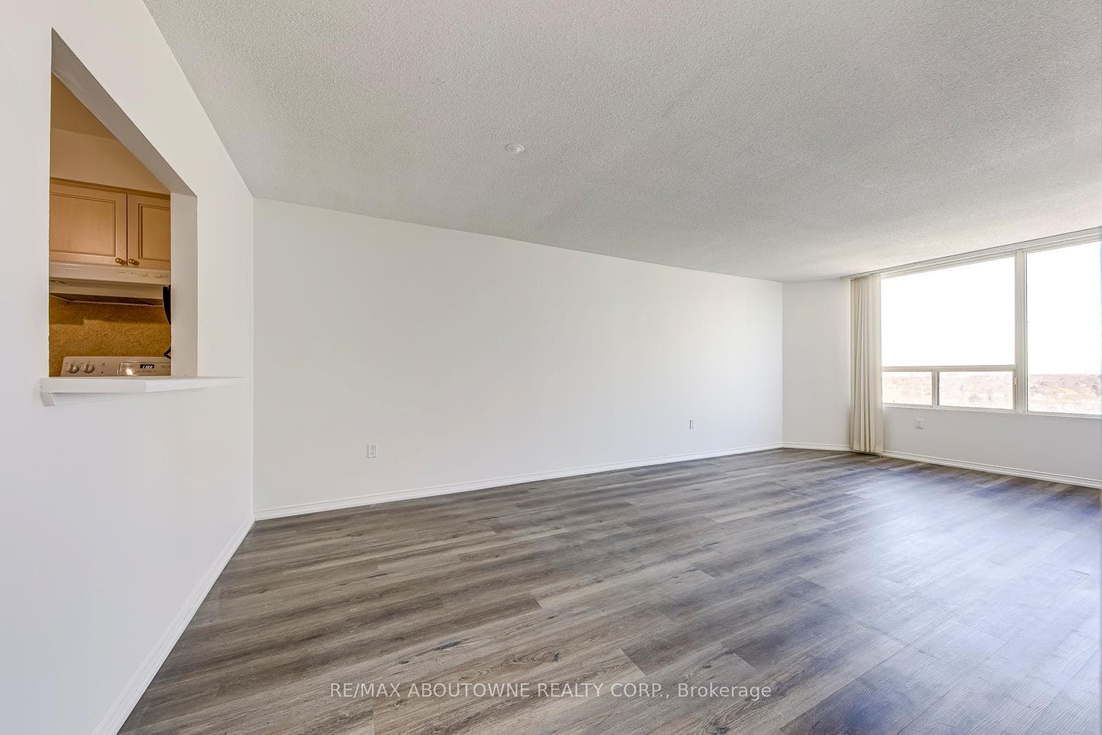 1270 Maple Crossing Boulevard Unit 1705 - Condo photo 11 of 44 in Burlington, Ontario