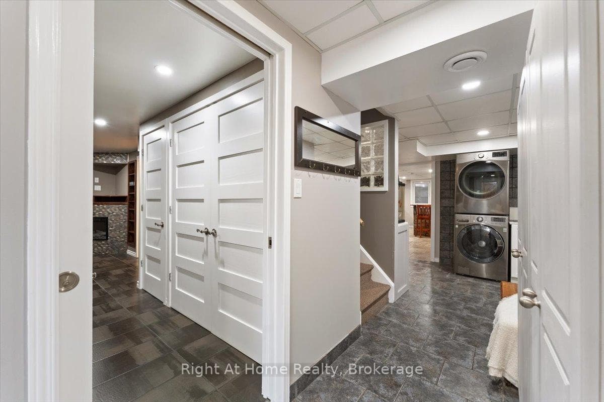 437 Shoreacres Road - Detached photo 31 of 50 in Burlington, Ontario