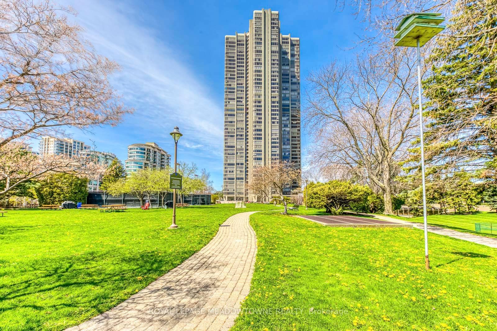 2045 Lakeshore Boulevard Unit 2011 - Condo photo 2 of 32 in Liberty Village / Parkdale / South Parkdale, Ontario