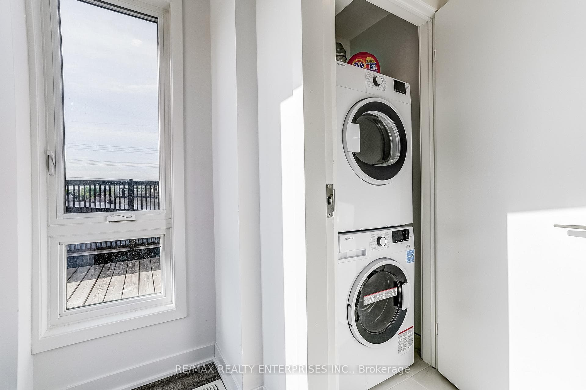 40 Ed Clark Gardens Unit 16 - Condo photo 22 of 31 in Keelesdale / Eglinton West, Ontario