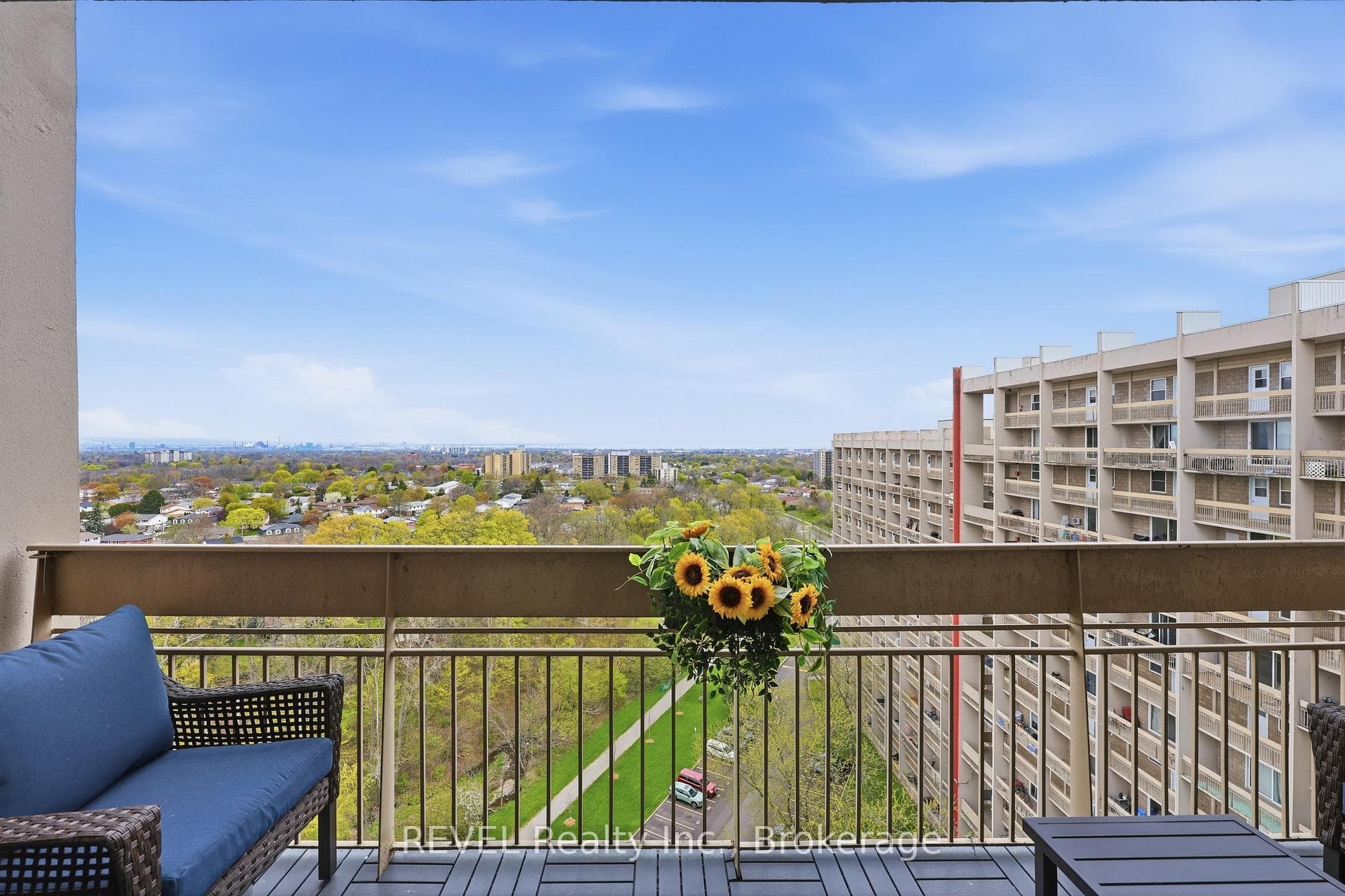 350 Quigley Road Unit 824 - Condo photo 17 of 25 in Hamilton, Ontario